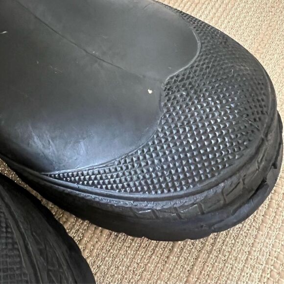 Lacrosse kids black rubber rain boots Sz
13 - Picture 11 of 13